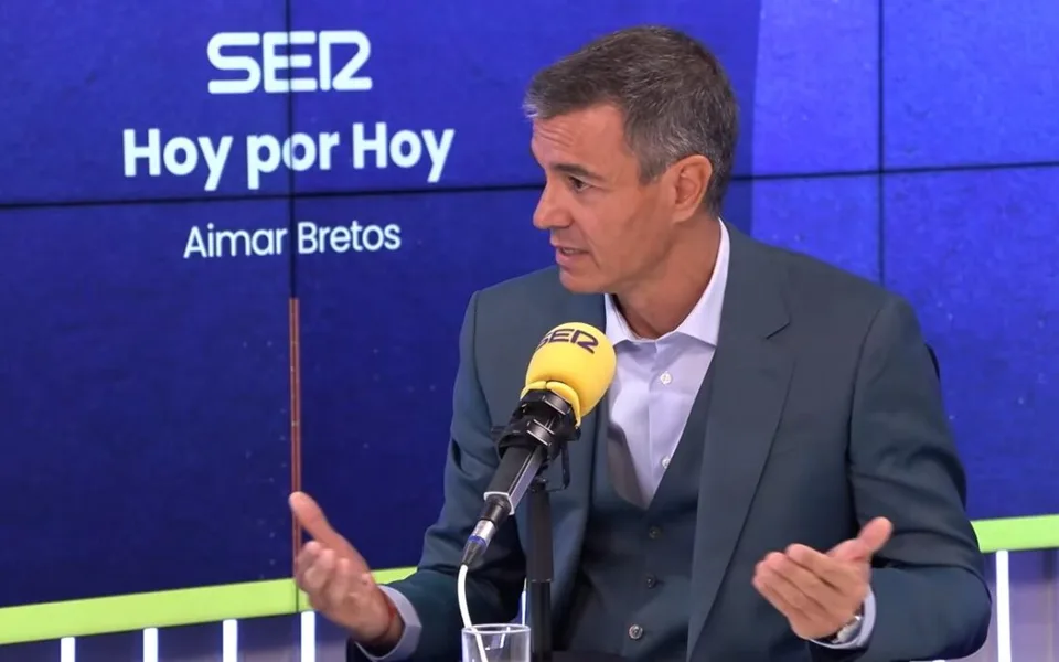 Pedro Sánchez durante una intervención pública en el contexto del deterioro de las relaciones entre España e Israel.