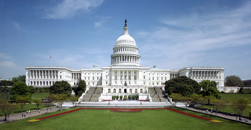 Capitolio de Estados Unidos y documentación del registro FARA utilizada para analizar la representación de intereses marroquíes en Washington.