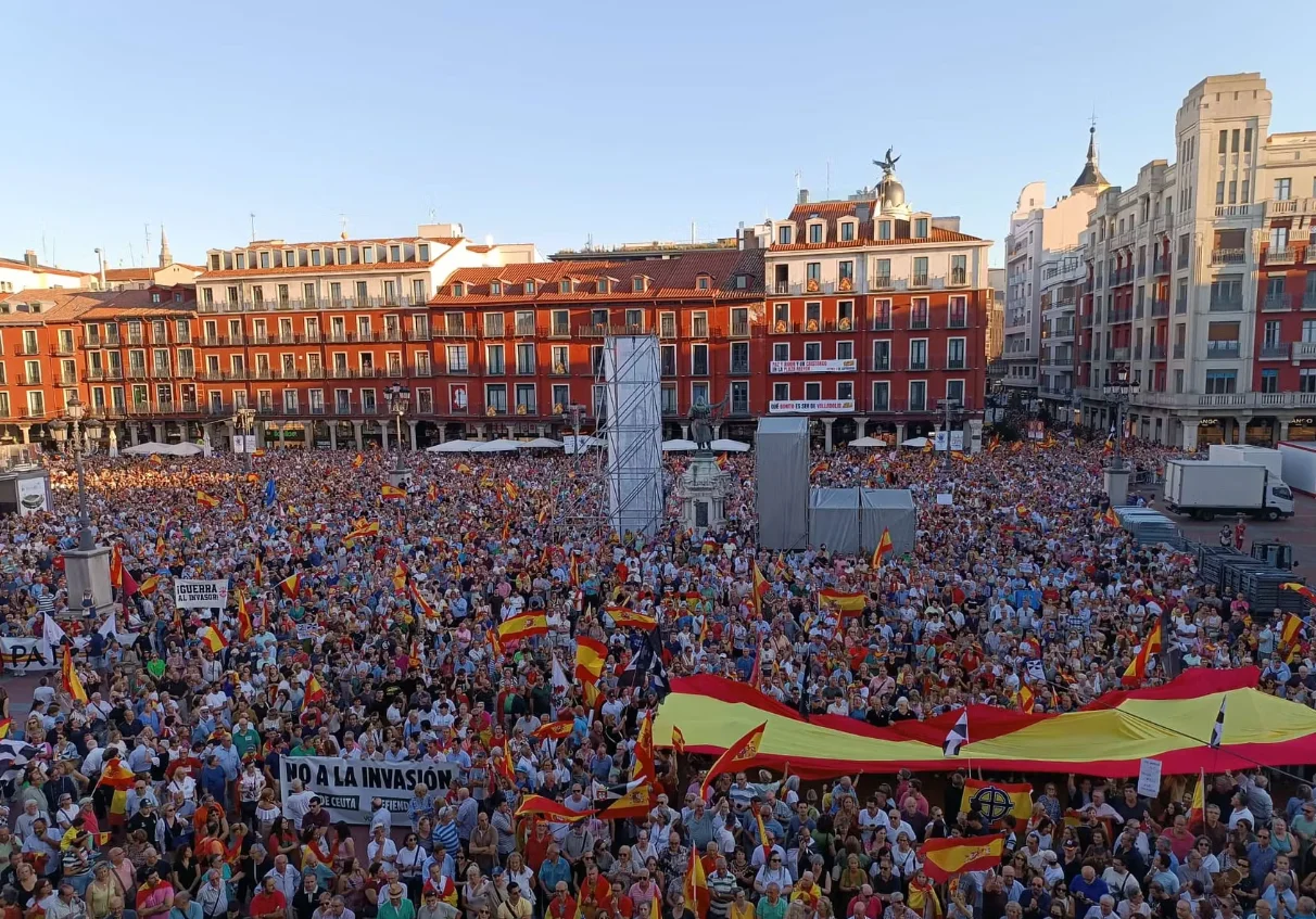 Miles de personas concentradas en la plaza de Cibeles de Madrid el 2 de septiembre de 2026 en apoyo a Ceuta.